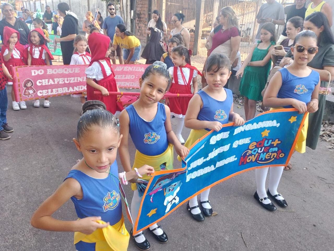 Alunas e alunos da Eduque Já em aula de Ballet (foto 4)