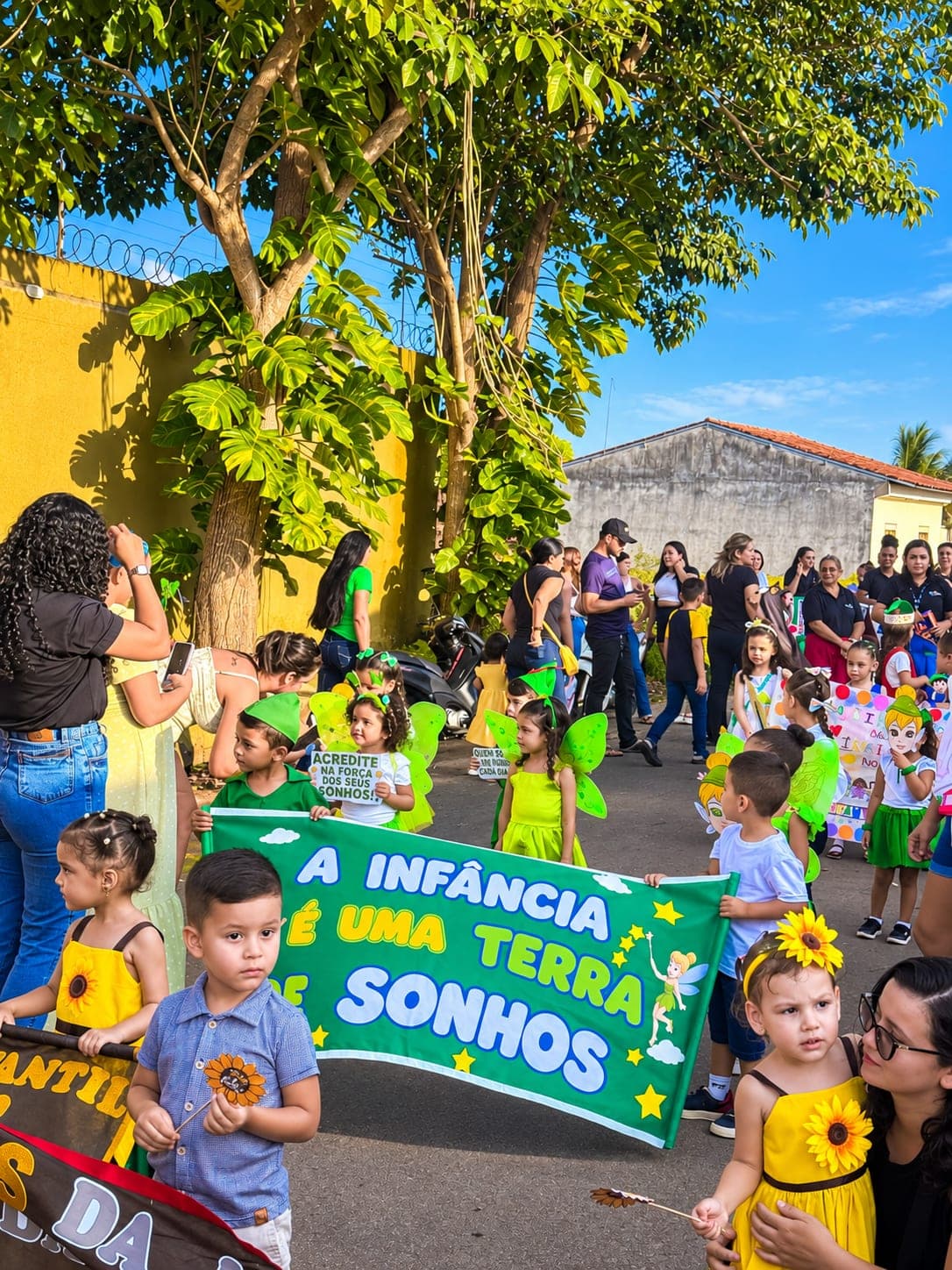 Alunos da Eduque Já no desfile cívico (foto 1)