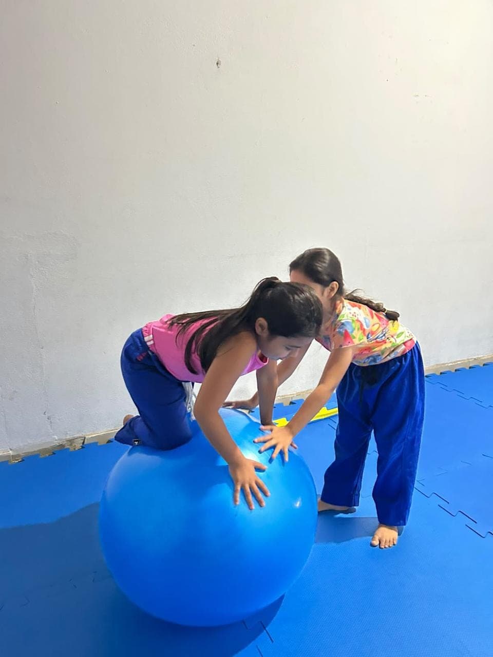 Alunas e alunos da Eduque Já em aula de Jiu-Jitsu (foto 1)