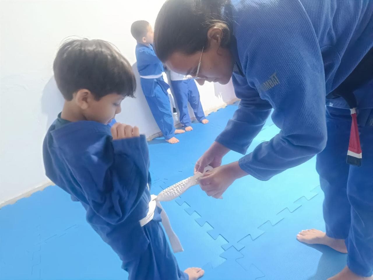 Alunas e alunos da Eduque Já em aula de Jiu-Jitsu (foto 6)